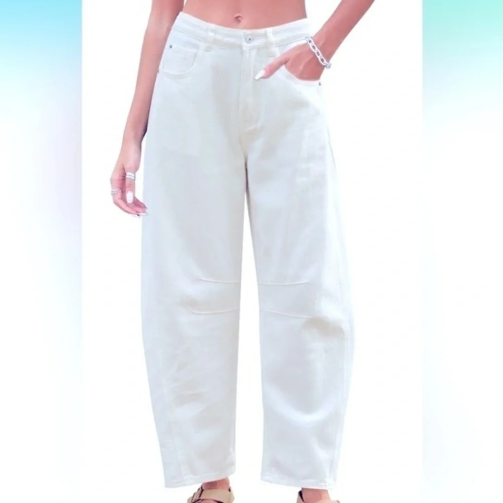 NWOT Amazon Bright White Barrel Denim Jeans